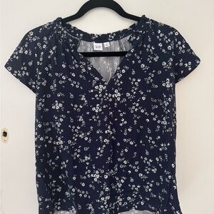 GAP Women's Dark Blue Floral Short Sleeve Top